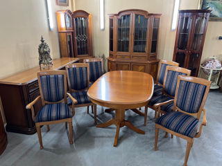 Masa ovala cu 6 scaune din lemn