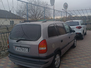 Opel Zafira foto 2