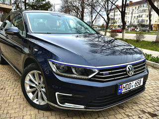 Volkswagen Passat foto 1