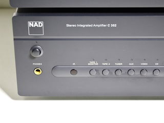 NAD C352  Мощный стерео усилитель  с MM фонокорректором