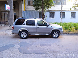 Nissan Pathfinder foto 2