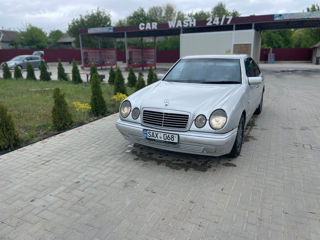 Mercedes E-Class foto 2