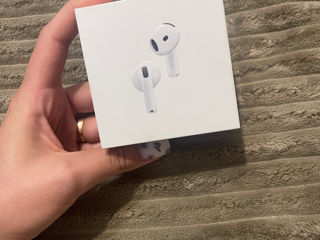 AirPods 4 Noi Sigilate Active Noise Cancellation