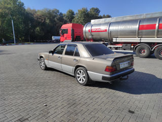 Mercedes Series (W124) foto 4