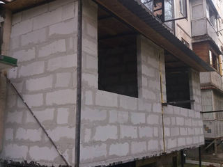 Alungirea balconului, demolarea, renovarea și extinderea balcoanelor și loggii. Zidire din gazobloc! foto 1