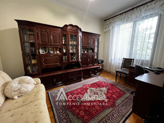 Casă în 4 nivele! Buiucani, str. Florești, 450m2 + 6 ari! foto 8