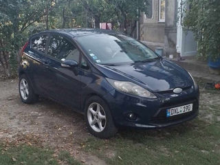 Ford Fiesta foto 1