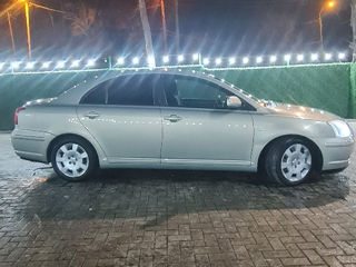 Toyota Avensis foto 4