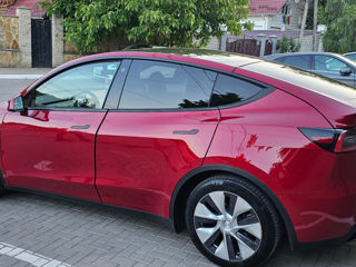 Tesla Model Y foto 3