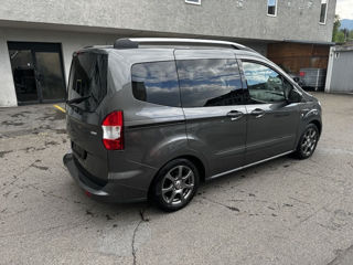 Ford Tourneo Courier foto 3