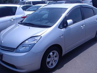 Chirie auto Rent a car chirie auto Toyota prius Auris Yaris  Авто на прокат foto 4