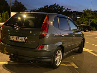 Nissan Almera Tino foto 2