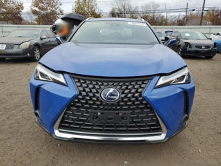 Lexus UX foto 2