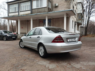 Mercedes C-Class foto 2