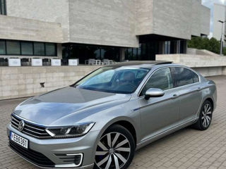 Volkswagen Passat foto 1