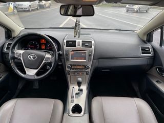 Toyota Avensis foto 10