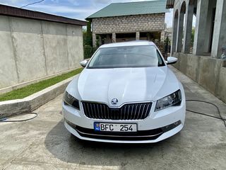 Skoda Superb foto 1