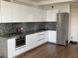 Apartament cu 2 camere, 98 m², Centru, Chișinău foto 2