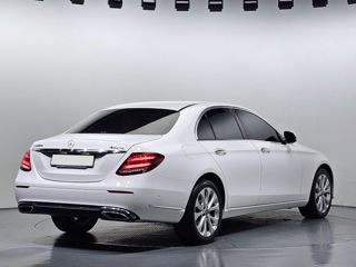 Mercedes E-Class foto 2