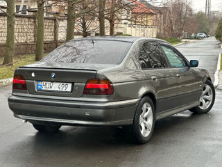 BMW 5 Series foto 6