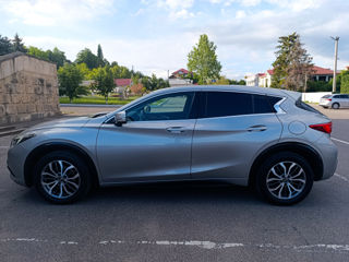 Infiniti Q30 фото 1