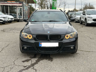 BMW 3 Series Touring foto 2