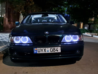 BMW 5 Series foto 1