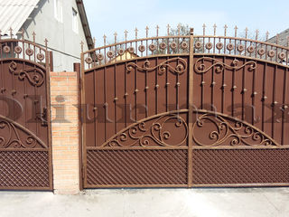 Porți,  balustrade,garduri, copertine, gratii , uși metalice și alte confecții din fier forjat. foto 11