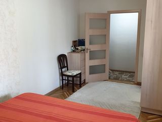 Apartament cu trei odăi cu reparație nou si mobila la comanda in centru pe strada Albisoara. foto 8