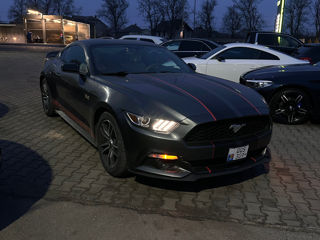 Ford Mustang foto 2