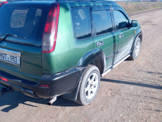 Nissan X-Trail foto 2