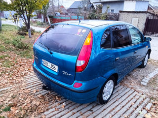 Nissan Almera Tino foto 4