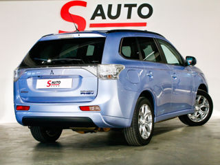 Mitsubishi Outlander foto 3