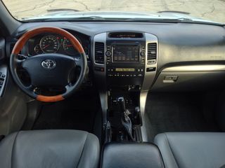 Toyota Land Cruiser Prado foto 4
