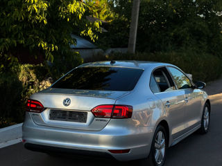 Volkswagen Jetta foto 2