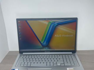 ASUS VivoBook 17 X1704VA foto 3