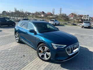 Audi e-tron фото 8