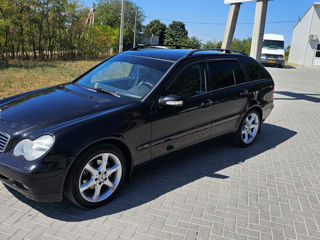 Mercedes C-Class foto 2