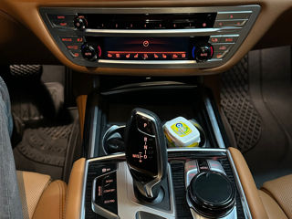 BMW 7 Series фото 5