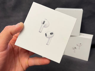 Apple AirPods 3 with Lightning Charging Case Noi!