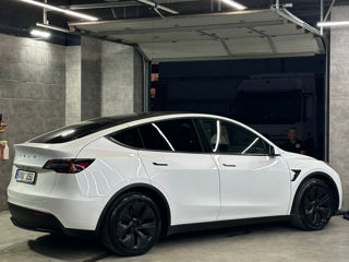 Tesla Model Y foto 9