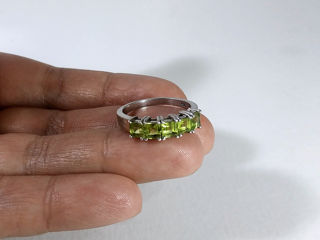 Серебряное кольцо 925 пробы с драгоценным каменем Хризолит (Перидот). Размер 18 foto 12