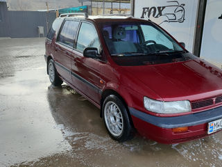 Mitsubishi Space Wagon foto 3