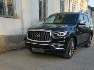 Infiniti QX80 foto 9