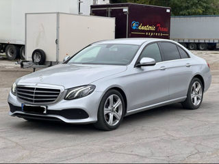 Mercedes E-Class foto 2