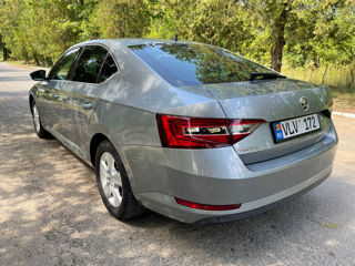 Skoda Superb foto 3