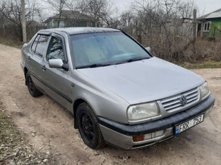 Volkswagen Vento foto 3