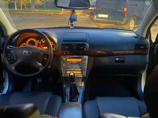 Toyota Avensis foto 8