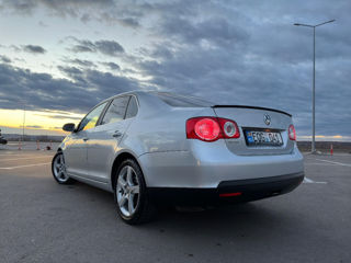 Volkswagen Jetta foto 4