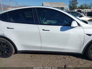 Tesla Model Y foto 12